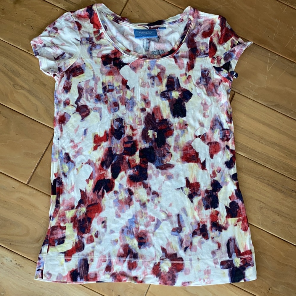 2 Women’s x small Simply Vera colorful soft t- shirts